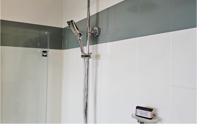 Fliesenbeschichtung im Gewerbebad – sauberer Umbau ohne Abrissarbeiten